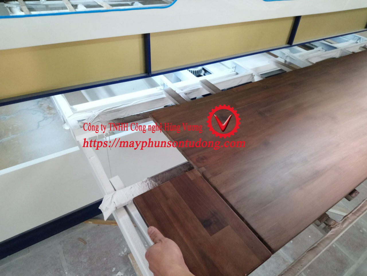 Bàn giao máy phun sơn cho Công ty gỗ Wingfor Phú Thọ